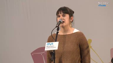 Puntua emanda. Maddi Agirre.