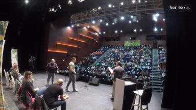 Hamarreko txikia. Saioa Alkaiza eta Ekhi Mateorena.