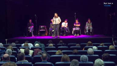 Eneritz Artetxe. Teilatuz teilatu dabilen katua. Atzekoei.