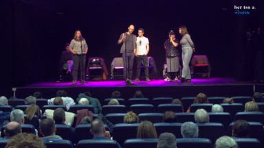 Denak. Senide ez oso familiarrak.