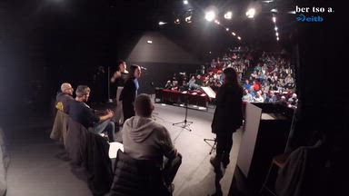 Hamarreko txikia. Aroa Arrizubieta eta Maddi Agirre.