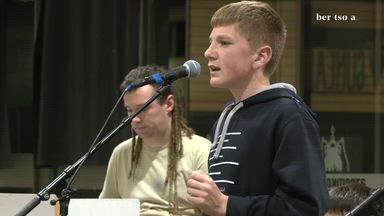 Oinak emanda. Haritz Alkorta.