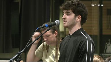 Oinak emanda. Adei Urbitarte.