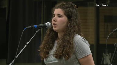 Puntua emanda. Kattalin Arabolaza.