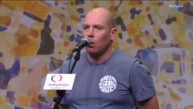 Puntua emanda. Eneko Lazkoz.